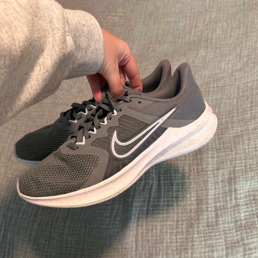 Nike Women's Gray and White Athletic Shoes